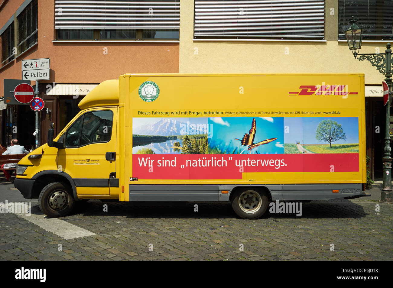 Livraison DHL van Dusseldorf ALLEMAGNE Banque D'Images