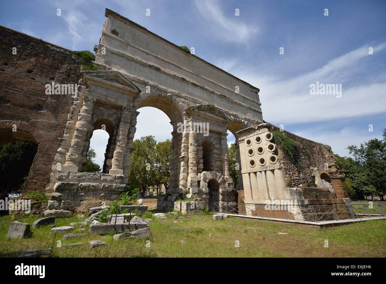 Porta Maggiore et tombe de la Baker Eurysaces Rome Italie Banque D'Images