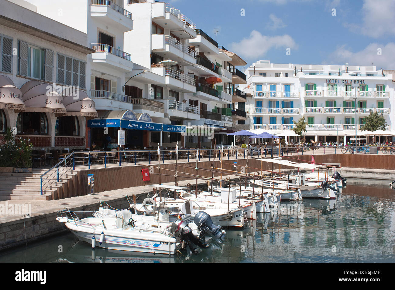 Le port de Cala Bona Banque D'Images