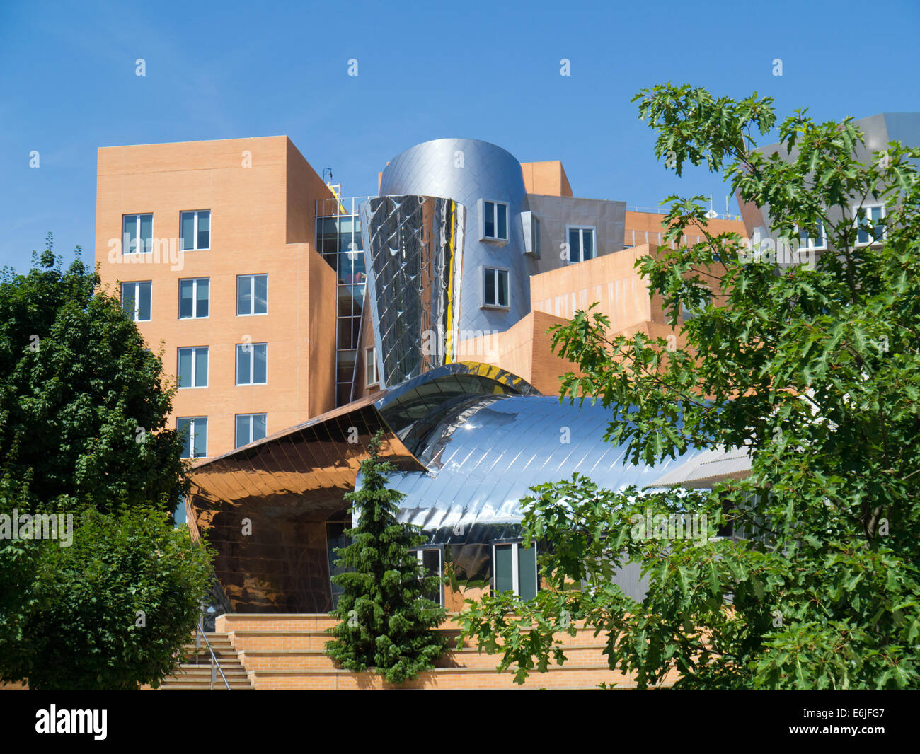 Une partie de l'hautement polies Ray et Maria Stata Center du MIT Cambridge Massachusetts USA Banque D'Images