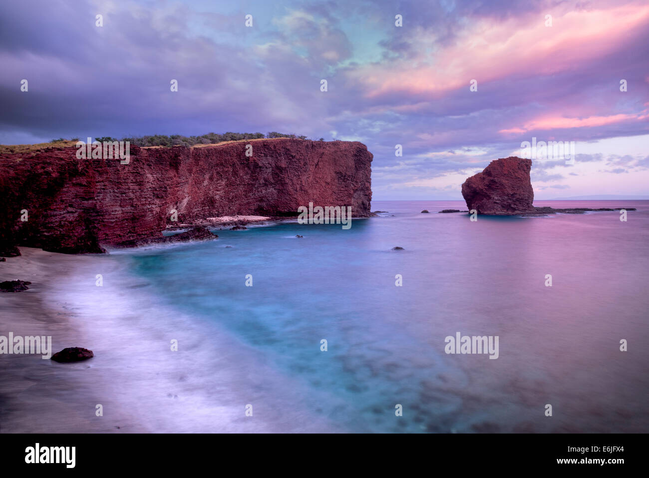 Sweetheart Rock au coucher du soleil. Lanai, Hawaii Banque D'Images
