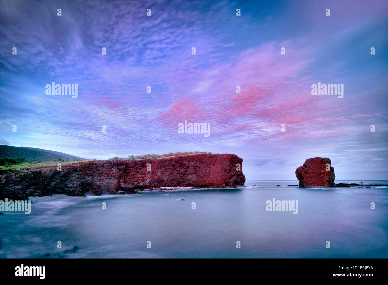 Sweetheart Rock au coucher du soleil. Lanai, Hawaii Banque D'Images