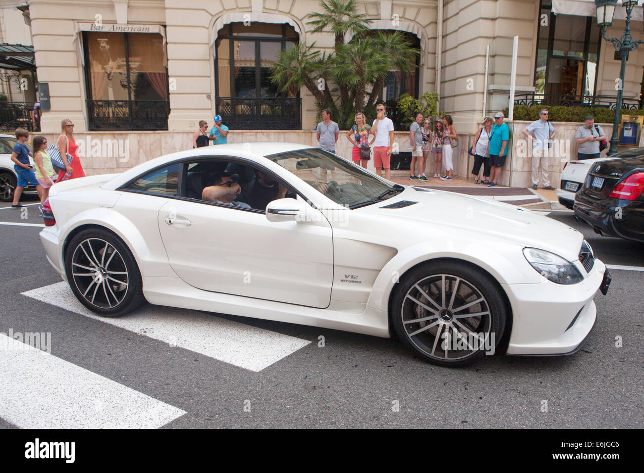 White Mercedes SL65 AMG Black Series V12 BiTurbo à Monte Carlo d'un domaine de la Principauté de Monaco Banque D'Images