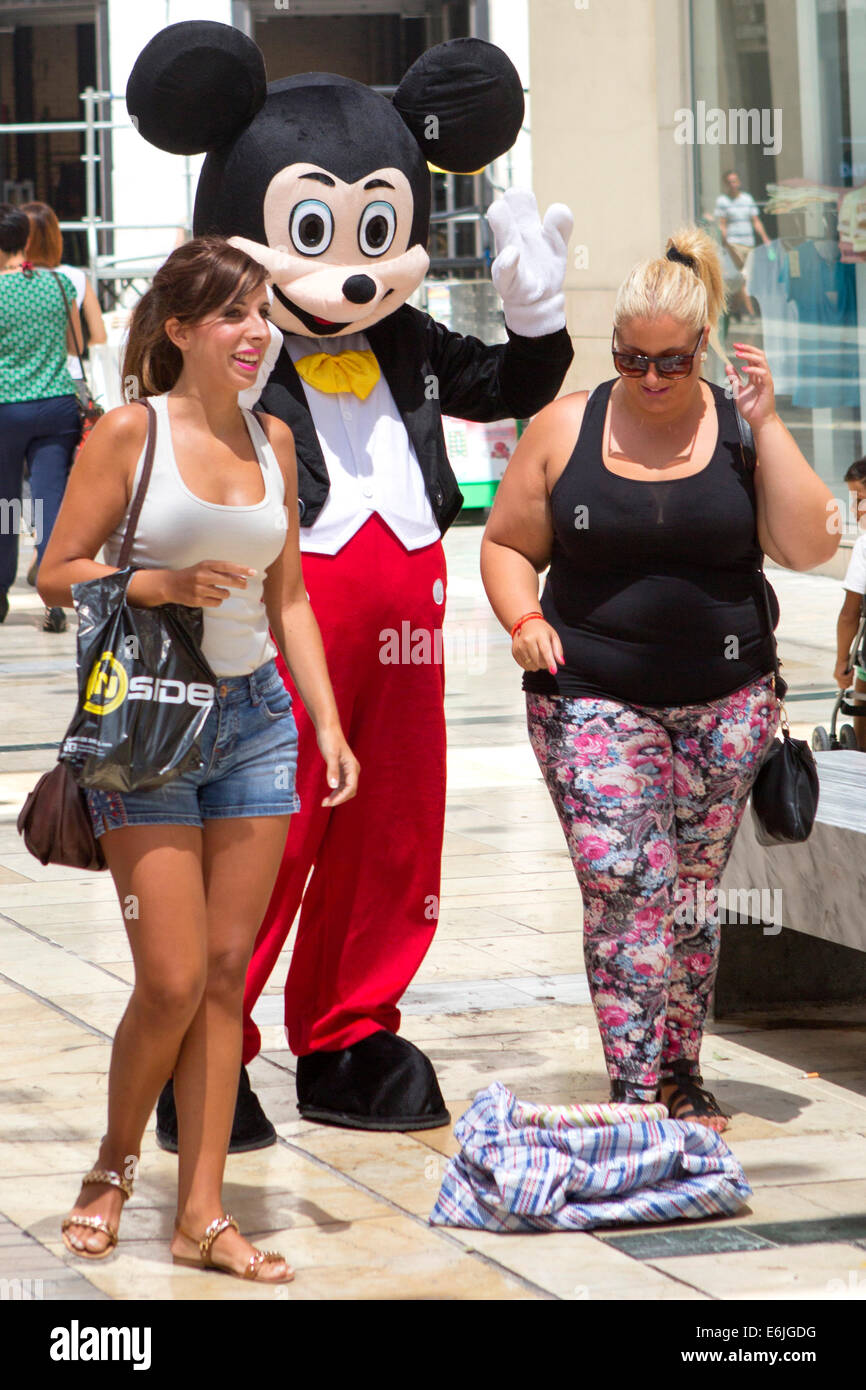 Centre commercial Shoppers à Malaga avec Micky Mouse caractère life size Banque D'Images