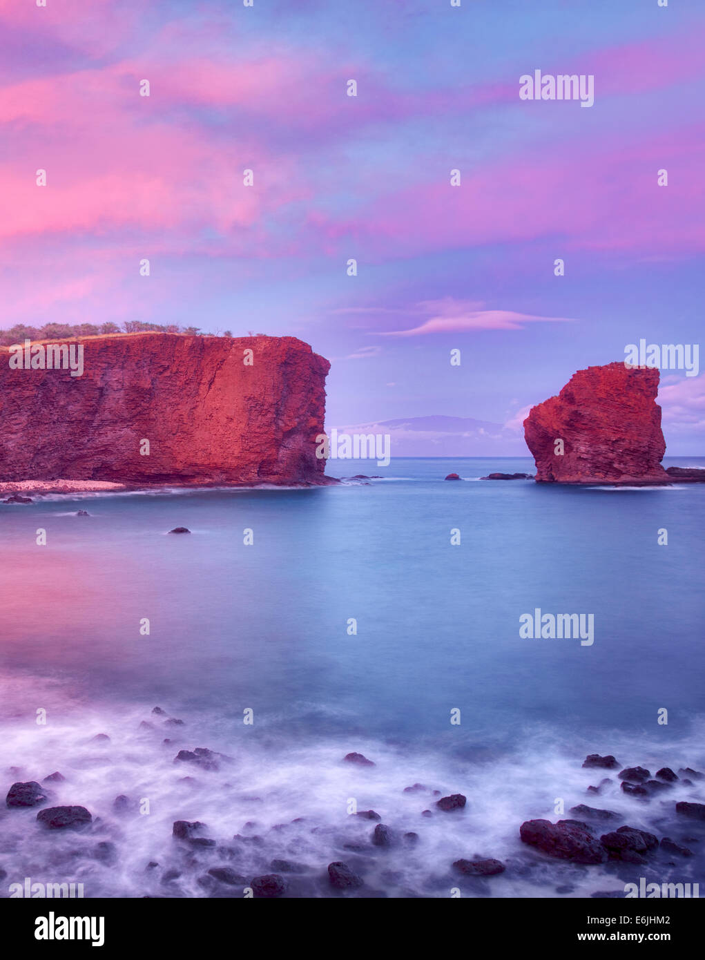 Sweetheart Rock au coucher du soleil. Lanai, Hawaii Banque D'Images