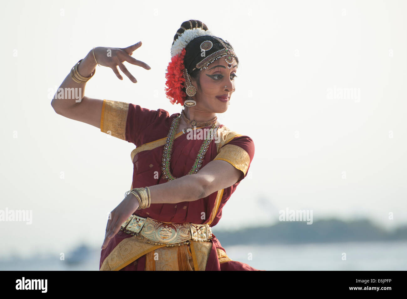 Un danseur dépeignant Seigneur Ganesha à un festival de danse de la ville de New York dans un style de danse du sud de l'Inde a appelé 'le kuchipudi.' Banque D'Images