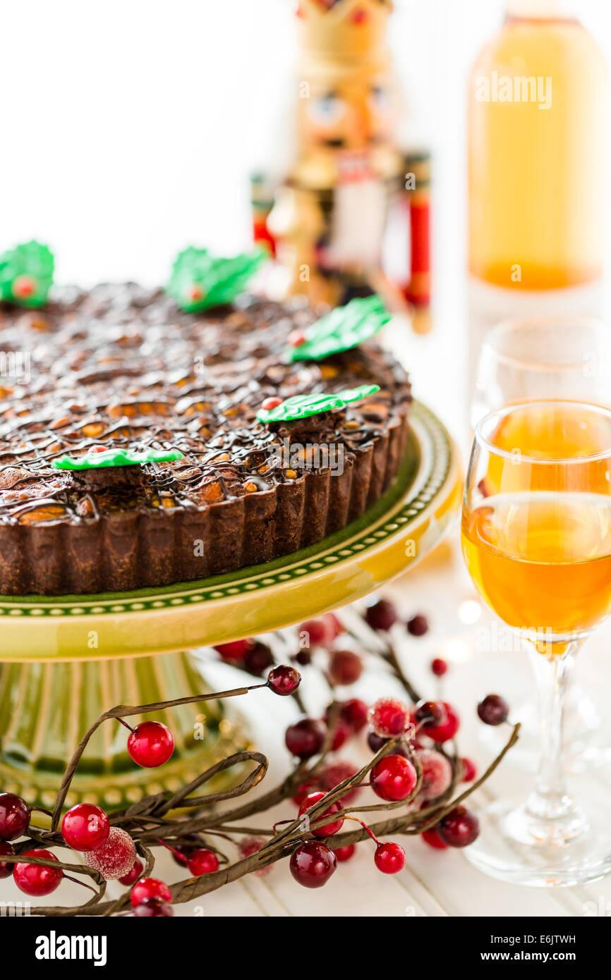 Bière au chocolat et vin. Nutcracker Sweet Tart avec vin pour Noël. Banque D'Images