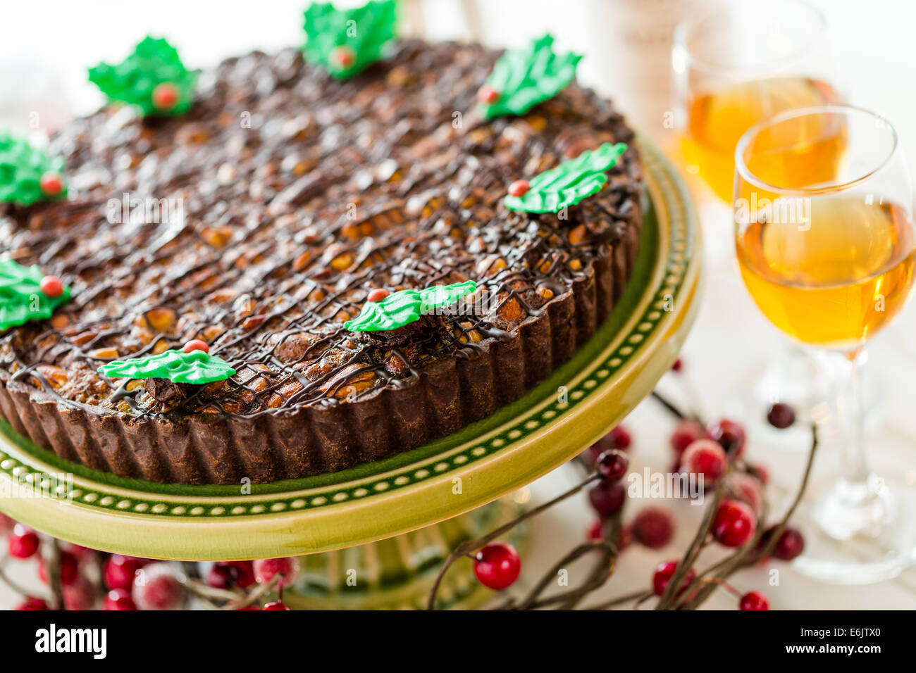 Bière au chocolat et vin. Nutcracker Sweet Tart avec vin pour Noël. Banque D'Images