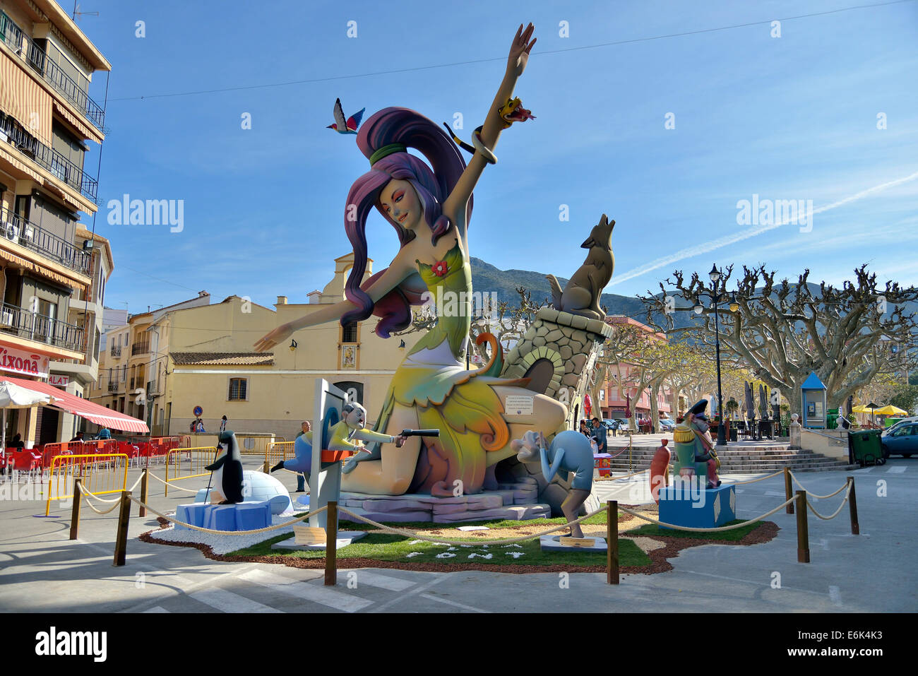 Falla papier mâché chiffres à Las Fallas Festival du printemps, Pego, Province d'Alicante, Espagne Banque D'Images