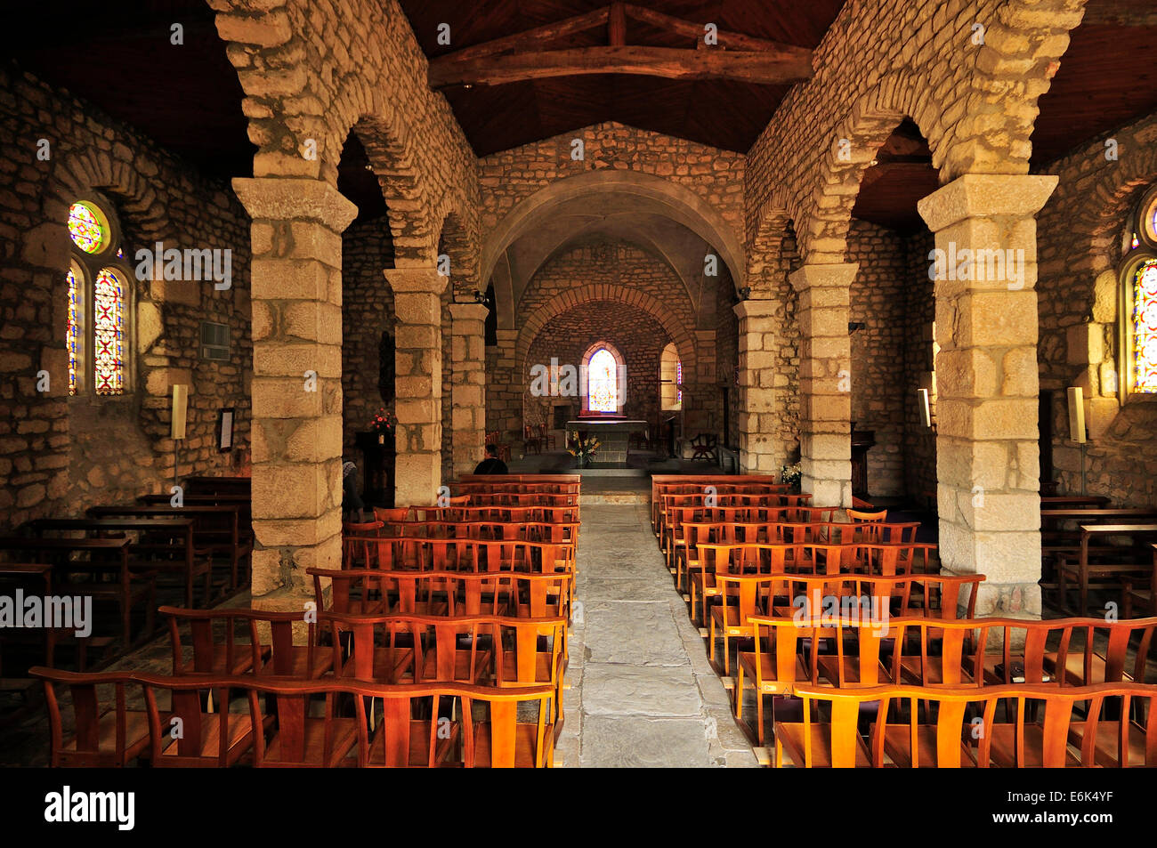 Église médiévale, 11e siècle, Chambles, Département de la Loire, région Rhône-Alpes, France Banque D'Images