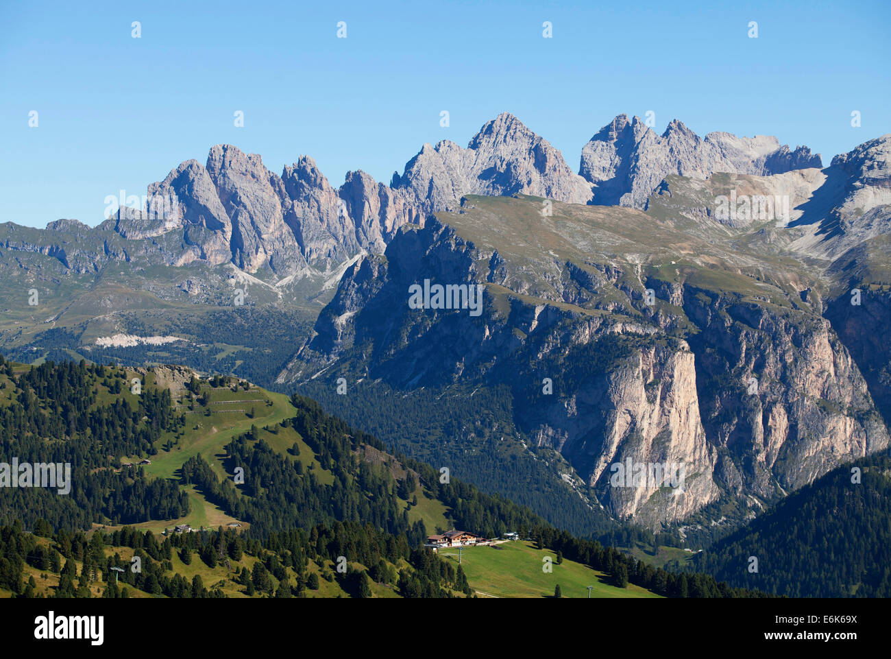 Groupe Geisler, parc naturel de Puez-Geisler, vue du col de Sella, Alto Adige, Italie Banque D'Images