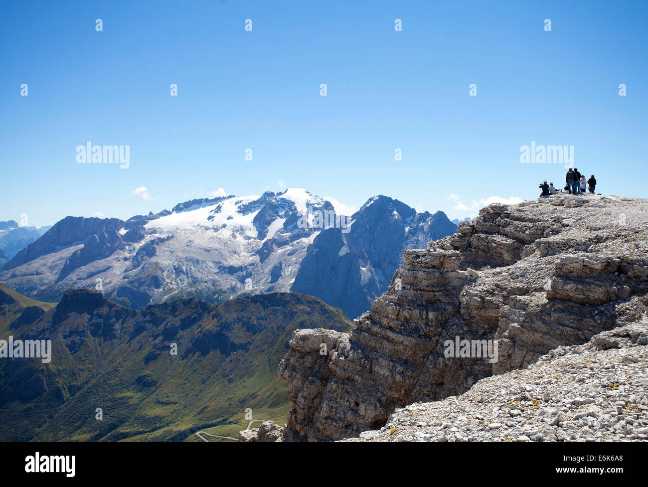 Vue vers le Glacier Marmolada, Sass Pordoi Mountain, sommet de Pordoi Pass, Groupe du Sella, Dolomites, province de Trentino Italie Banque D'Images