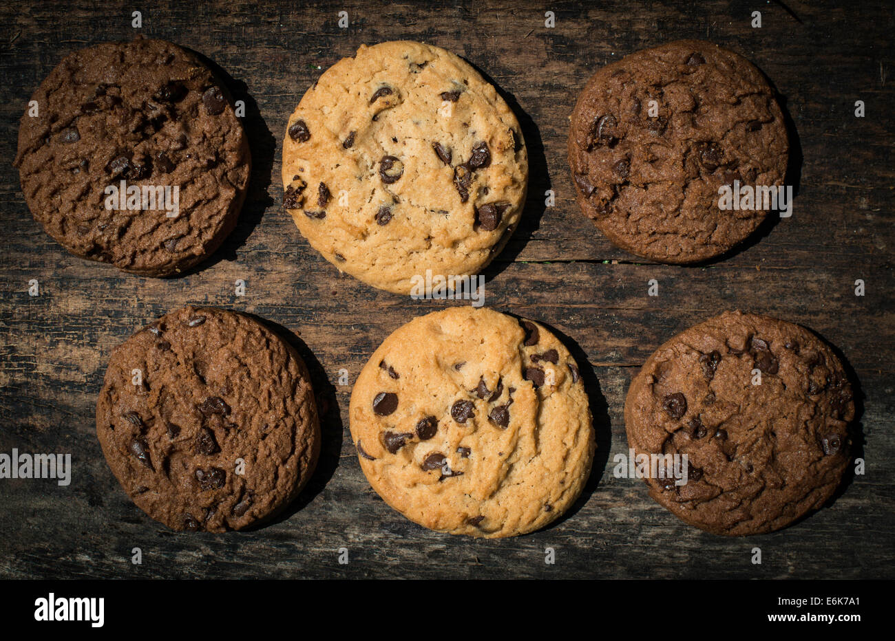 Biscuits sur le bois. La lumière du jour Banque D'Images