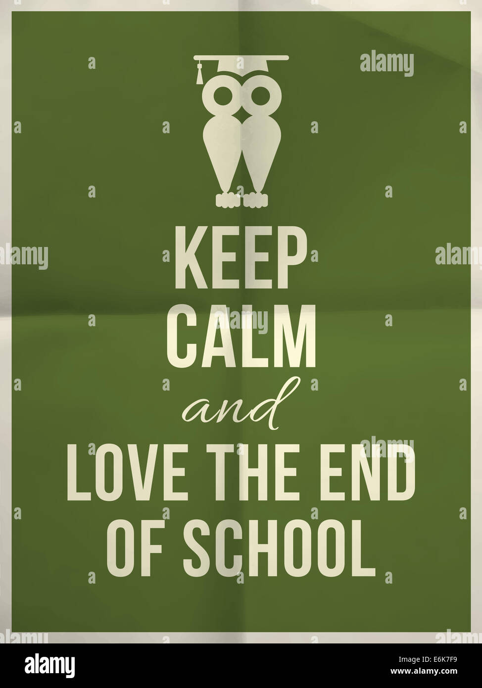 Garder son calme et d'amour à la fin de l'école de typographie design vert foncé sur devis texture papier plié avec Owl et le châssis Banque D'Images