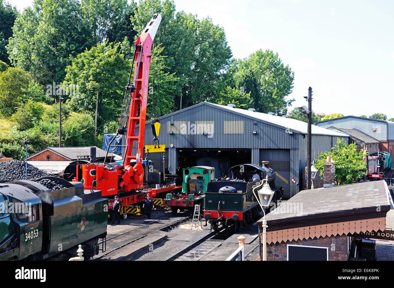 Un assortiment de l'extérieur de l'abri de locomotives moteur, Severn Valley Railway, Bridgnorth, Shropshire, Angleterre, Royaume-Uni, Europe de l'Ouest. Banque D'Images