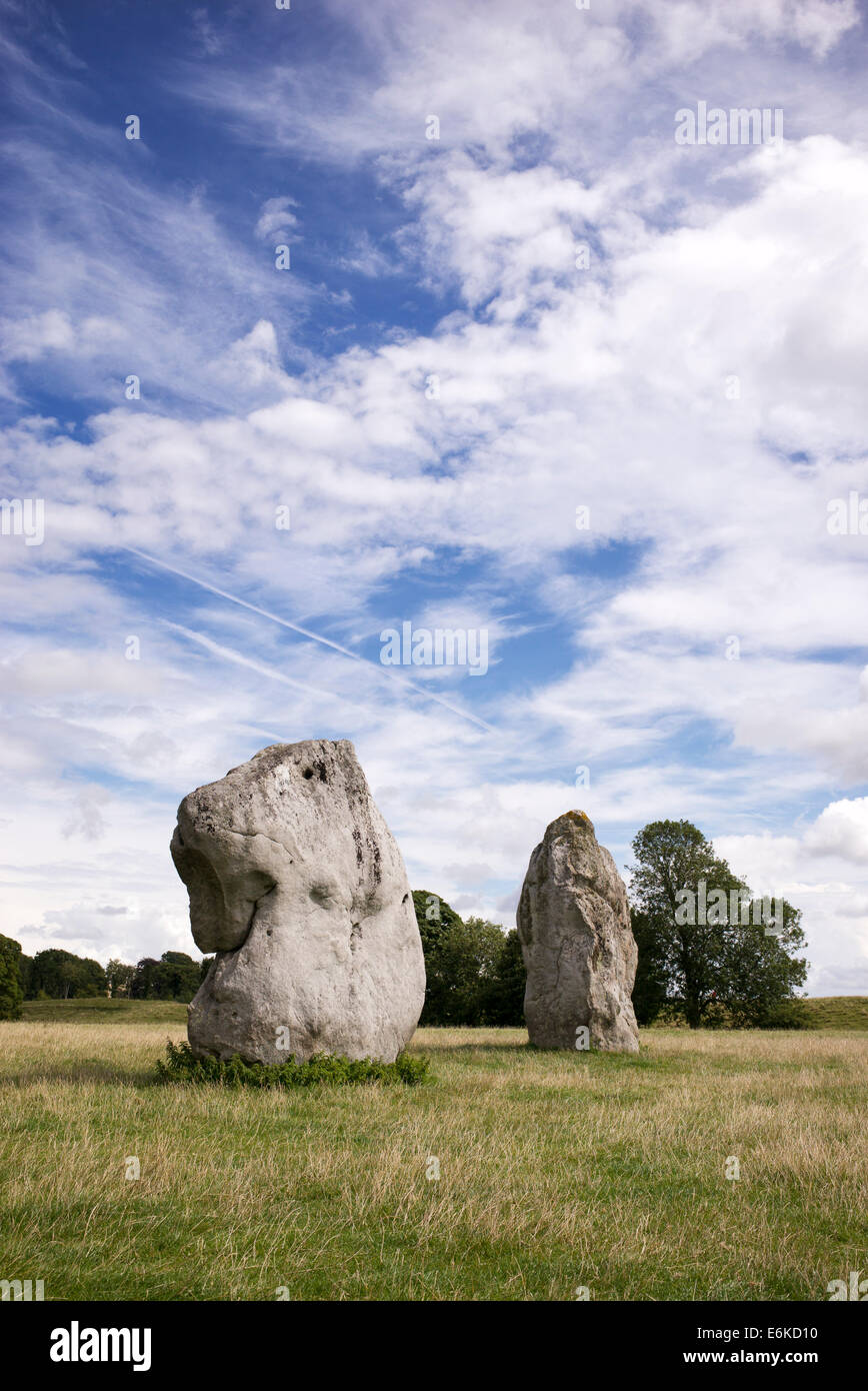 Avebury menhirs. Wiltshire, Angleterre Banque D'Images