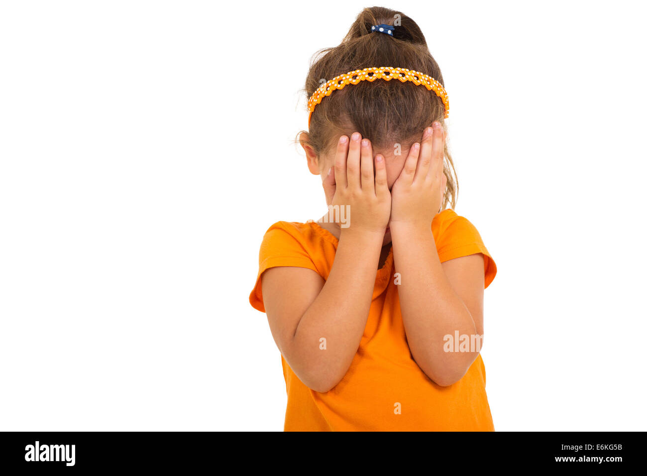 Triste petite fille pleurer isolated on white Banque D'Images