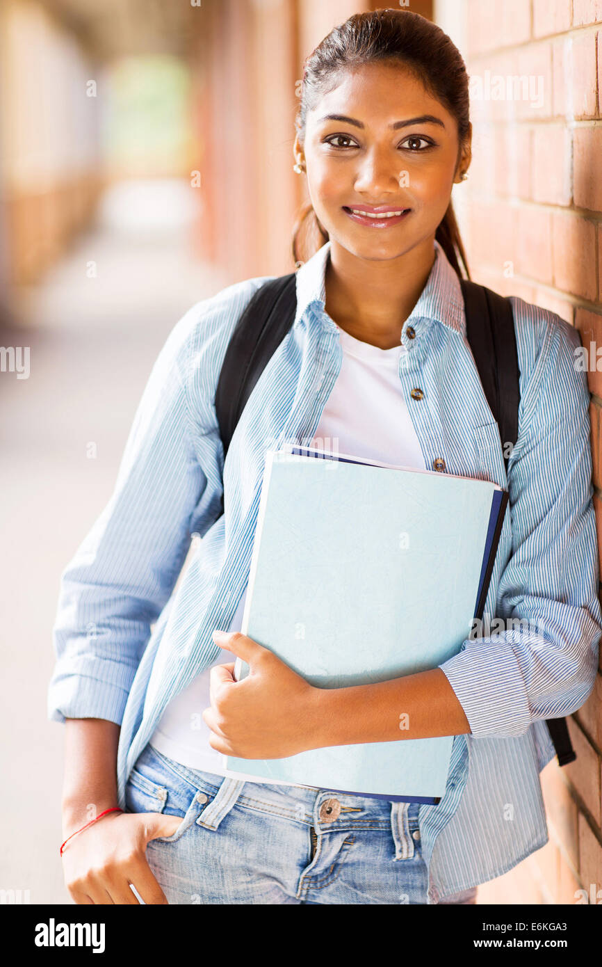 Jolie college Girl standing by adoption Banque D'Images