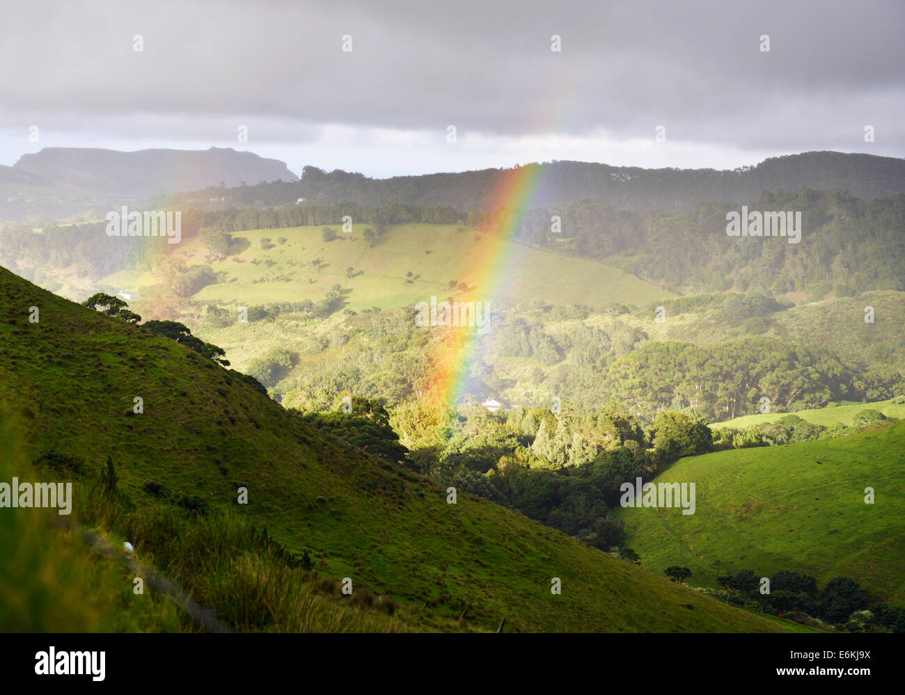 St Helena Atlantique sud sur la campagne vers Diana's Peak avec double arc-en-ciel Banque D'Images