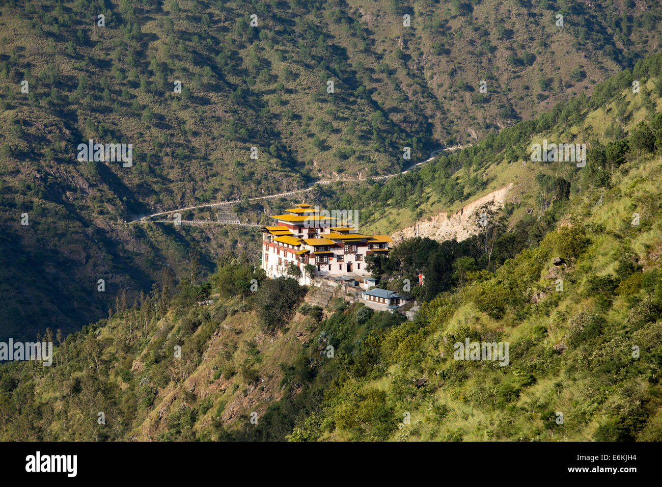 L'est du Bhoutan, Trashigang Dzong, on hillside Banque D'Images