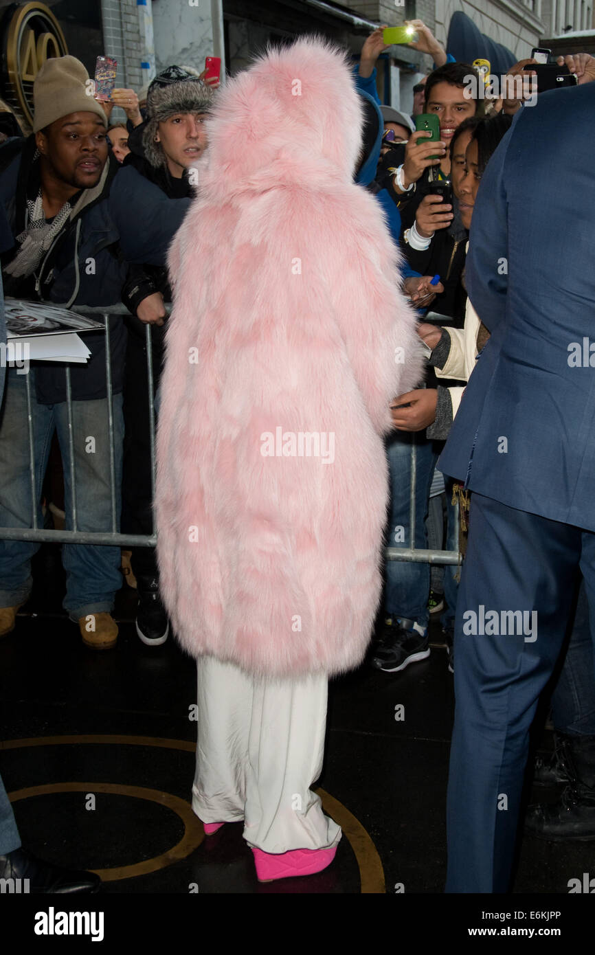 Lady Gaga sur son chemin à l'exposition de ce soir en vedette : Lady Gaga Où : Manhattan, New York, United States Quand : 18 Mars 2014 Banque D'Images