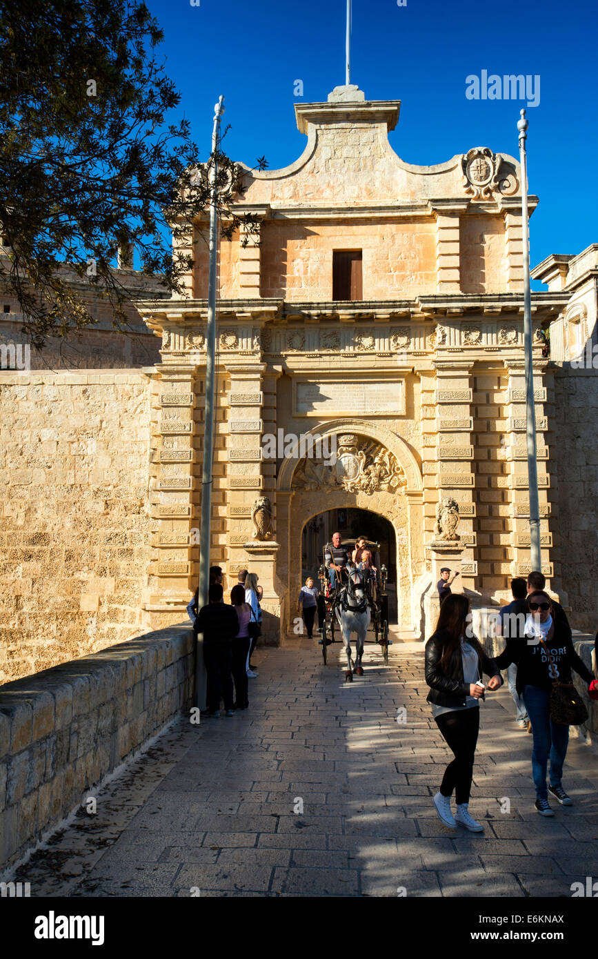 Cheval et un chariot à Main Gate, Mdina, Malte, Banque D'Images