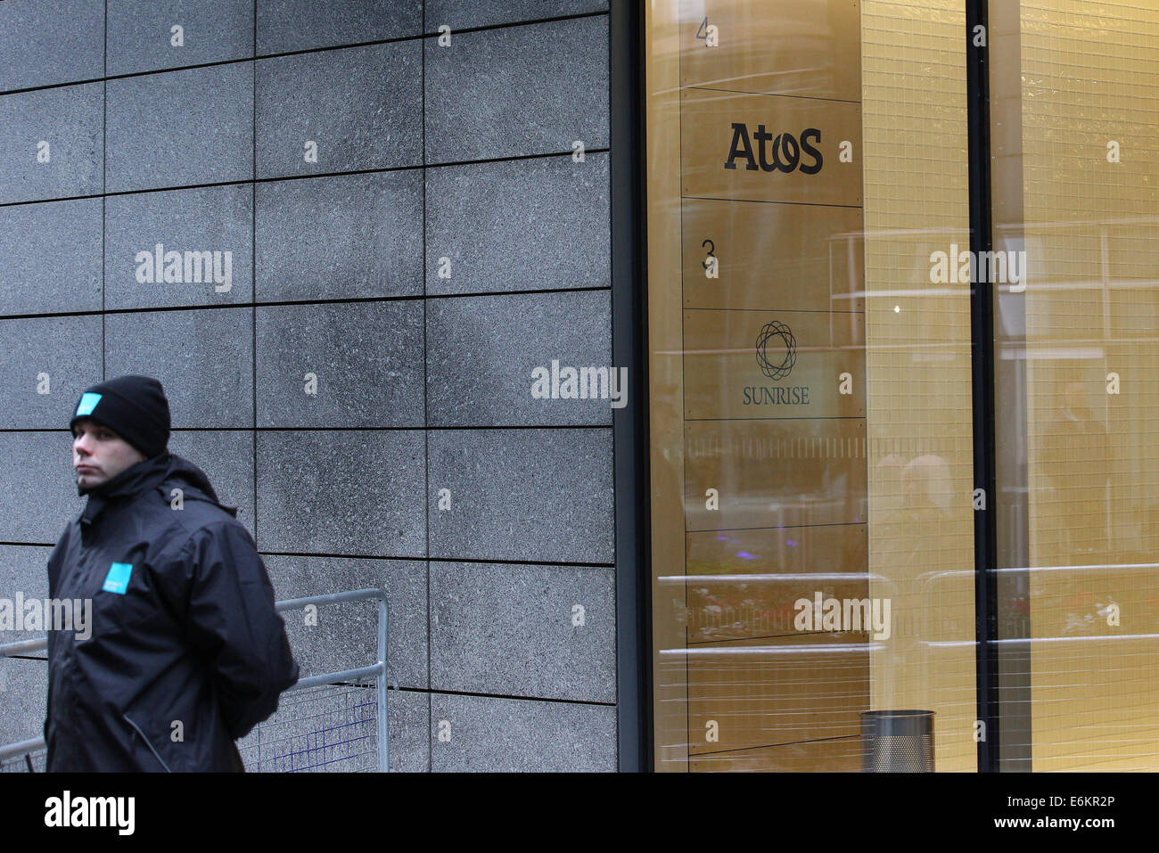 Une démonstration : statique à l'extérieur de l'Administration centrale à Atos Origin Triton Square dans le cadre de la "Journée nationale d'action contre Atos' Où : London, Royaume-Uni Quand : 19 Mars 2014 Banque D'Images