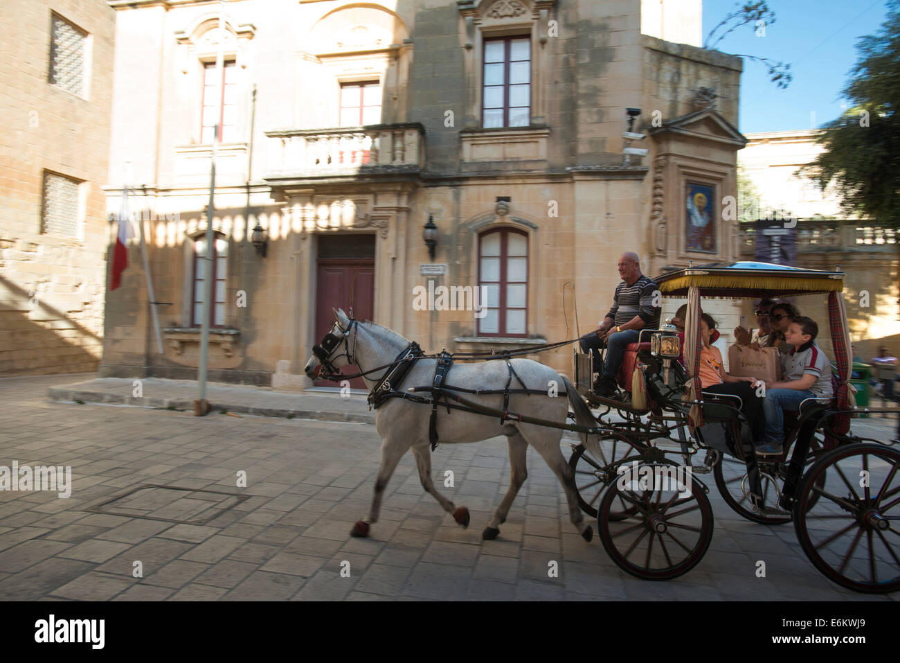 Mdina, Malte, les touristes à cheval et panier, Mdina, Malte, Banque D'Images