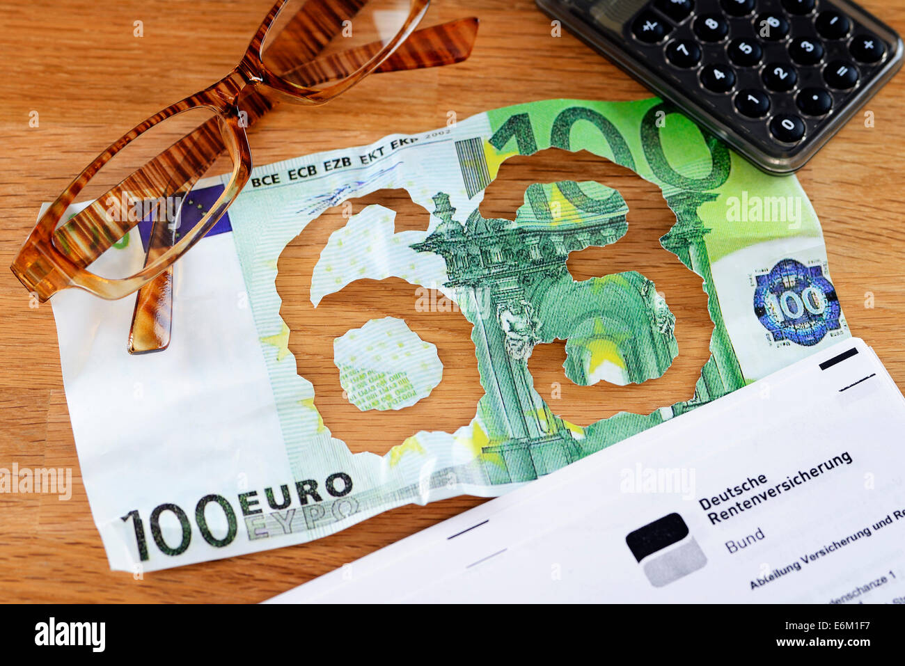 Herausgerissener Hundert-Euro-Schein mit Zahl 63, Rente mit 63 Banque D'Images