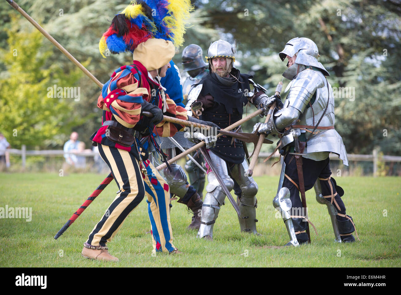 Reenact Chevaliers Tudor bataille dans le parc du château de Hever et Jardins, près de Canterbury, Kent, England, UK Banque D'Images