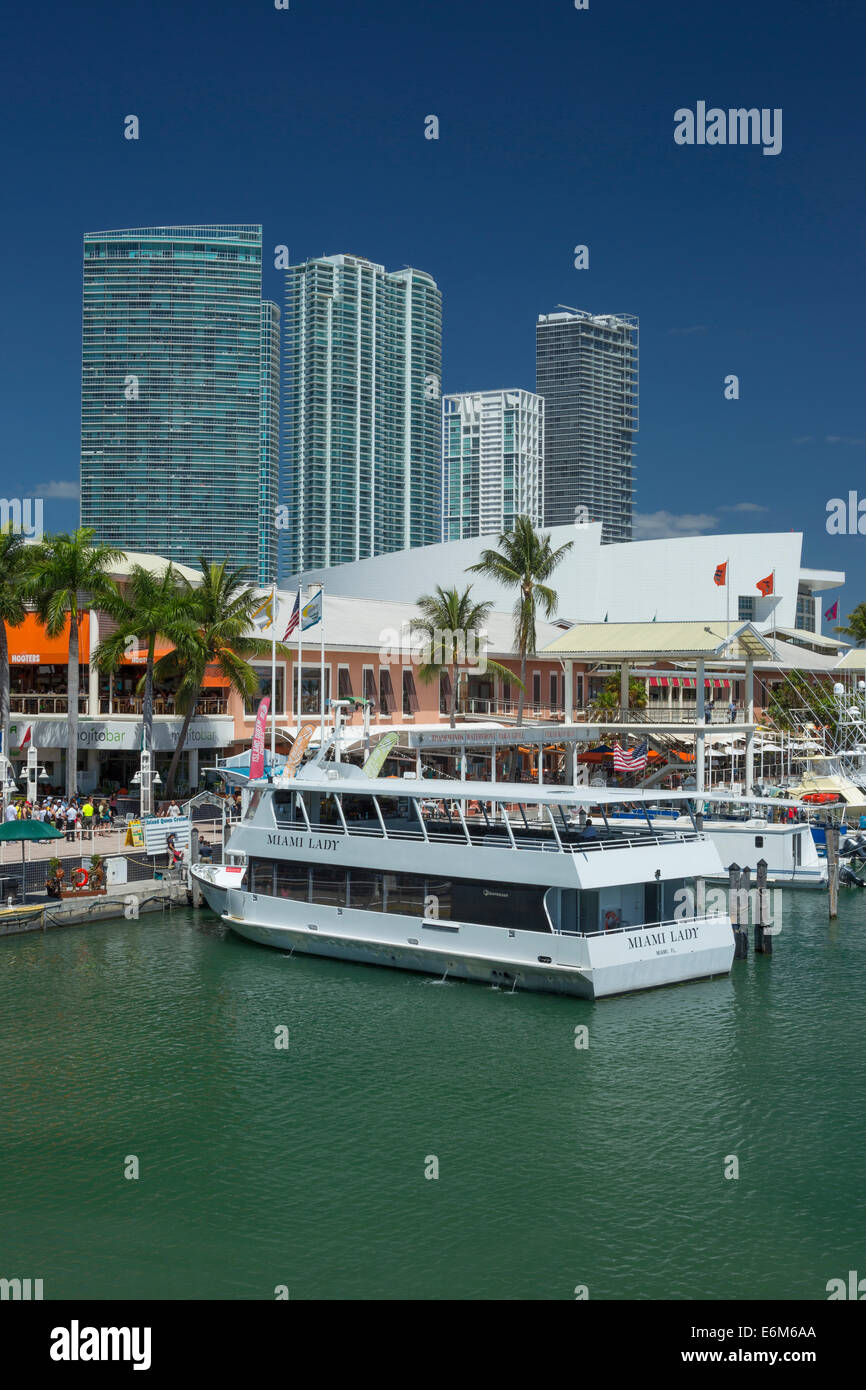 TOUR BOAT QUAY MARCHÉ BAYSIDE MARINA CENTRE-VILLE DE MIAMI FLORIDA USA Banque D'Images