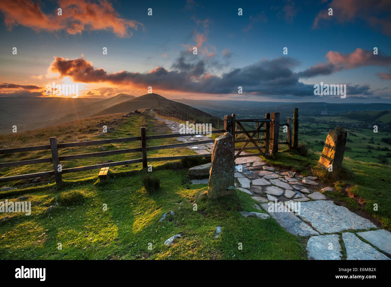 Espoir vallée au-dessous de la grande crête, parc national de Peak District, Derbyshire, Angleterre, RU Banque D'Images