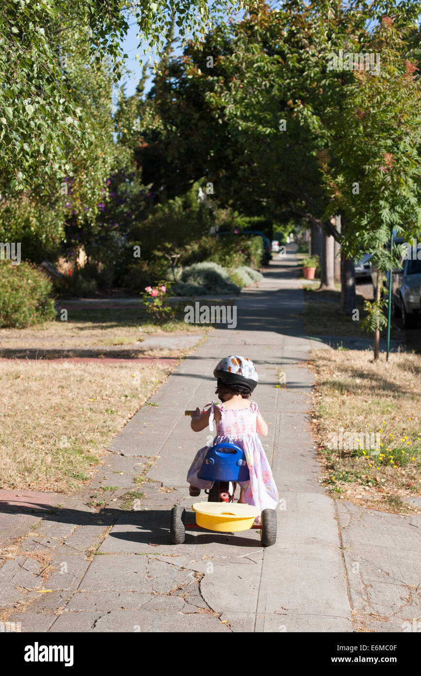 Fille sur toy location Banque D'Images