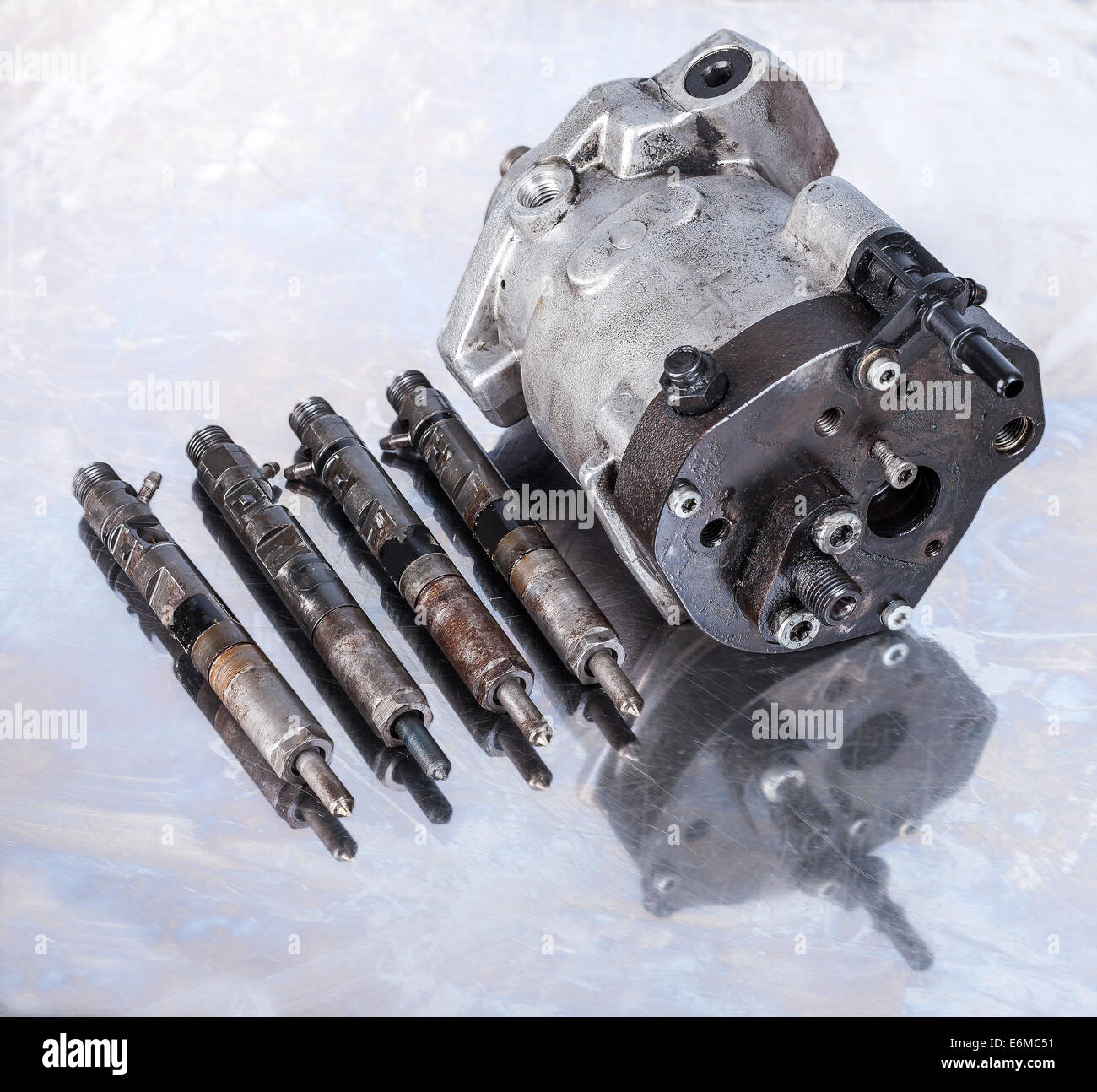 Pompe d'injection de carburant avec injecteurs. Banque D'Images