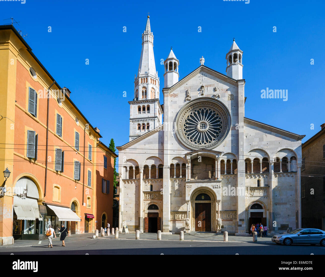 La façade occidentale de la cathédrale, la Piazza Duomo, Modène, Émilie-Romagne, Italie Banque D'Images