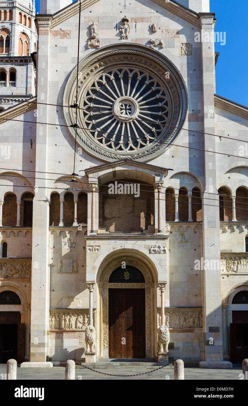 La façade occidentale de la cathédrale, la Piazza Duomo, Modène, Émilie-Romagne, Italie Banque D'Images