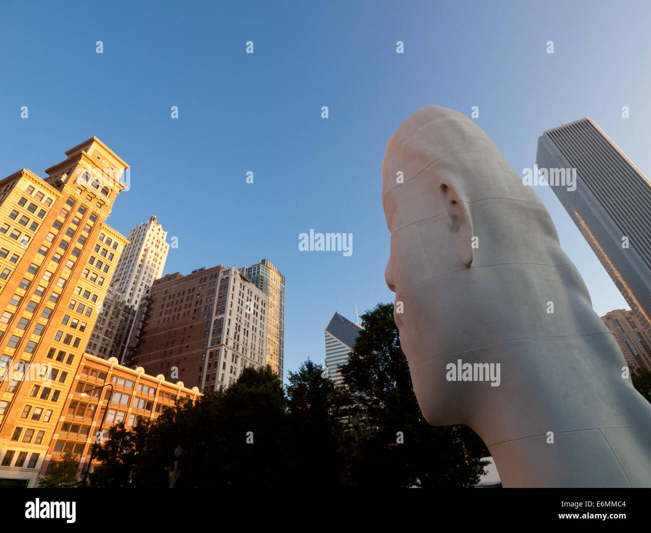 'À la recherche dans mes rêves, Awilda', une sculpture de l'installation 1004 Portraits par Jaume Plensa dans Millennium Park, Chicago. Banque D'Images