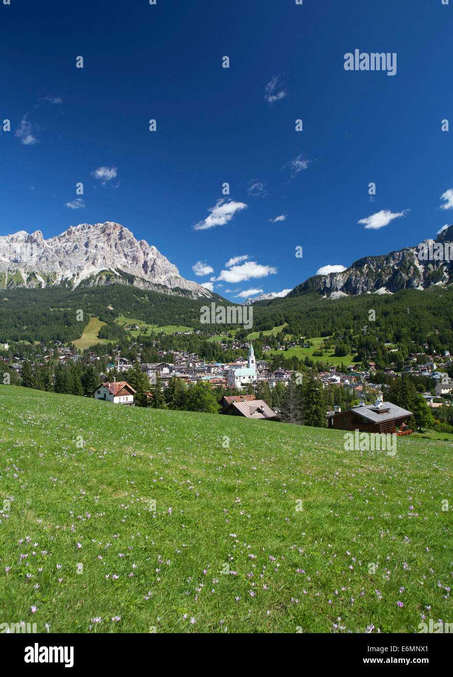 Vue de la ville de Cortina d'Ampezzo, province de Belluno, Veneto, Italie Banque D'Images