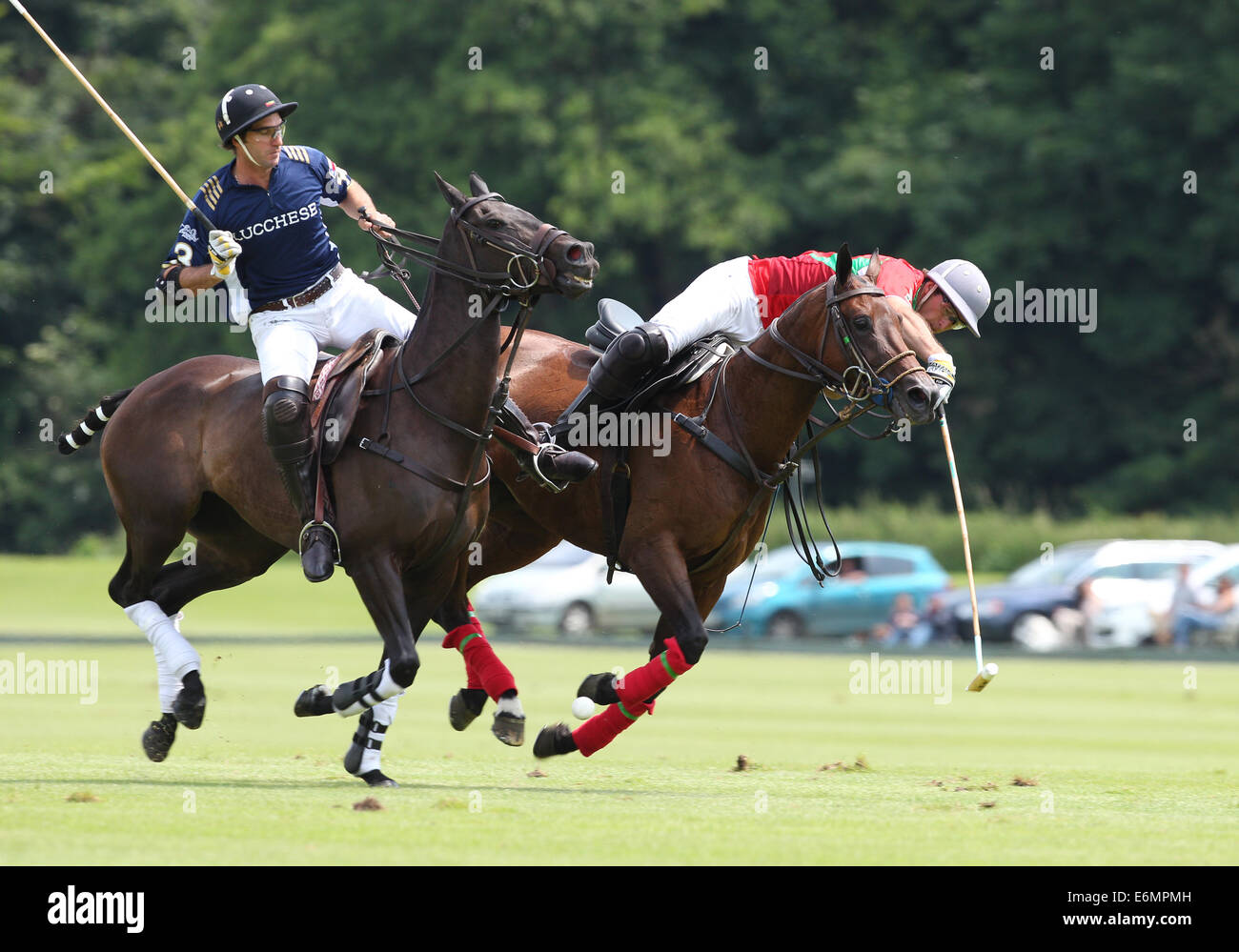 Pour les joueurs et équipes Sumaya Lucchese polo dans le 2013 Veuve Clicquot Polo Gold Cup, Cowdray Polo Polo Club Banque D'Images