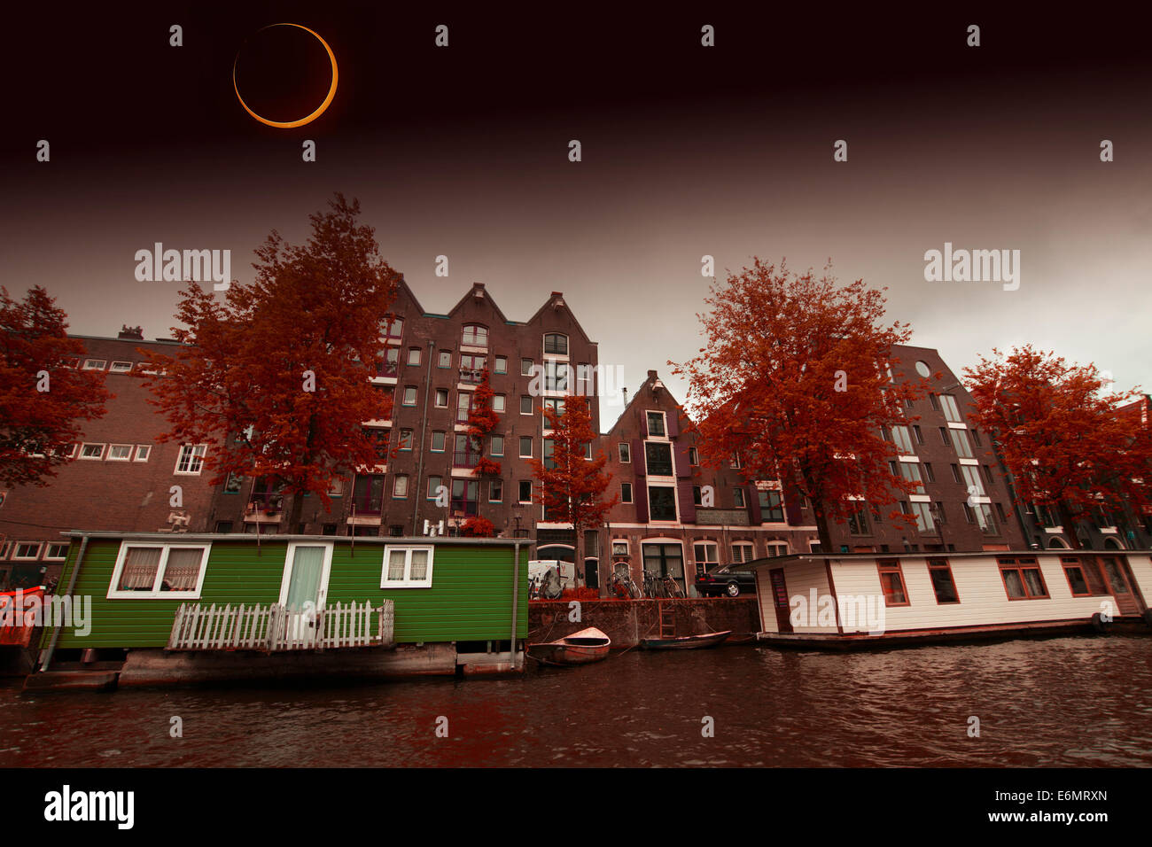 Eclipse solaire sur la ville d'Amsterdam. Éléments de cette image fournie par la NASA Banque D'Images