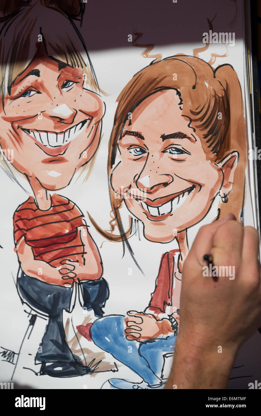 Un artiste dessiner une caricature sur le Royal Mile d'Édimbourg. Banque D'Images