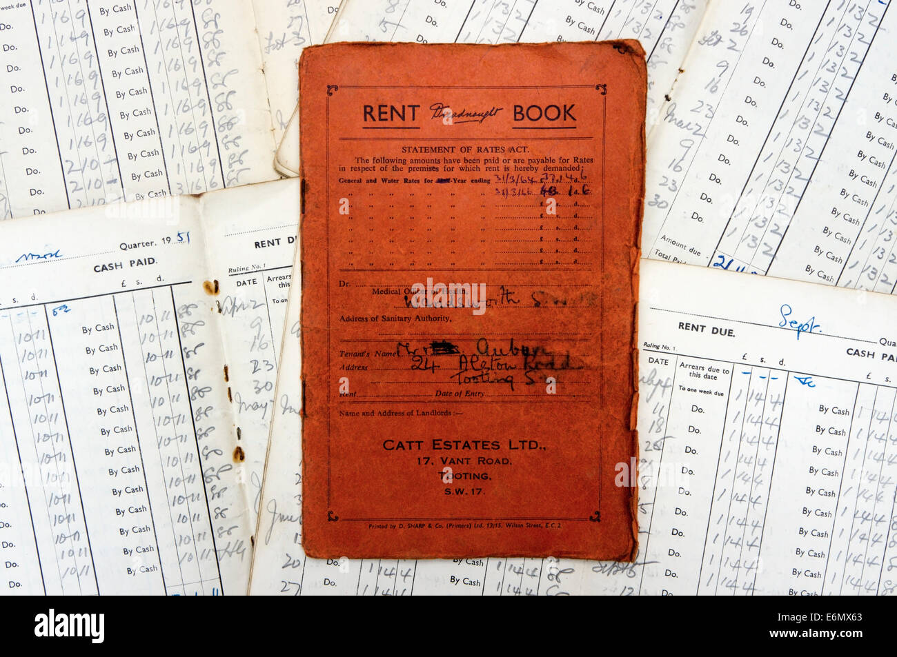 Louer un livre pour les logements loués à Londres dans les années 60. Banque D'Images