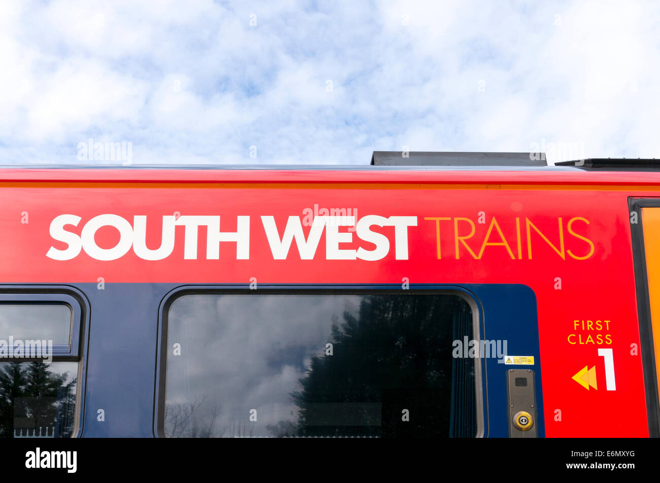 South West Trains Nom et logo sur le côté du train Banque D'Images