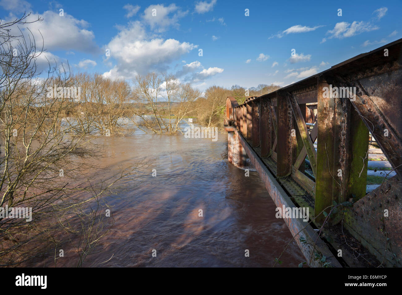 Chemin de fer de la vallée de Wye viaduc de poutres d'acier à Monmouth, dans le sud du Pays de Galles. Banque D'Images