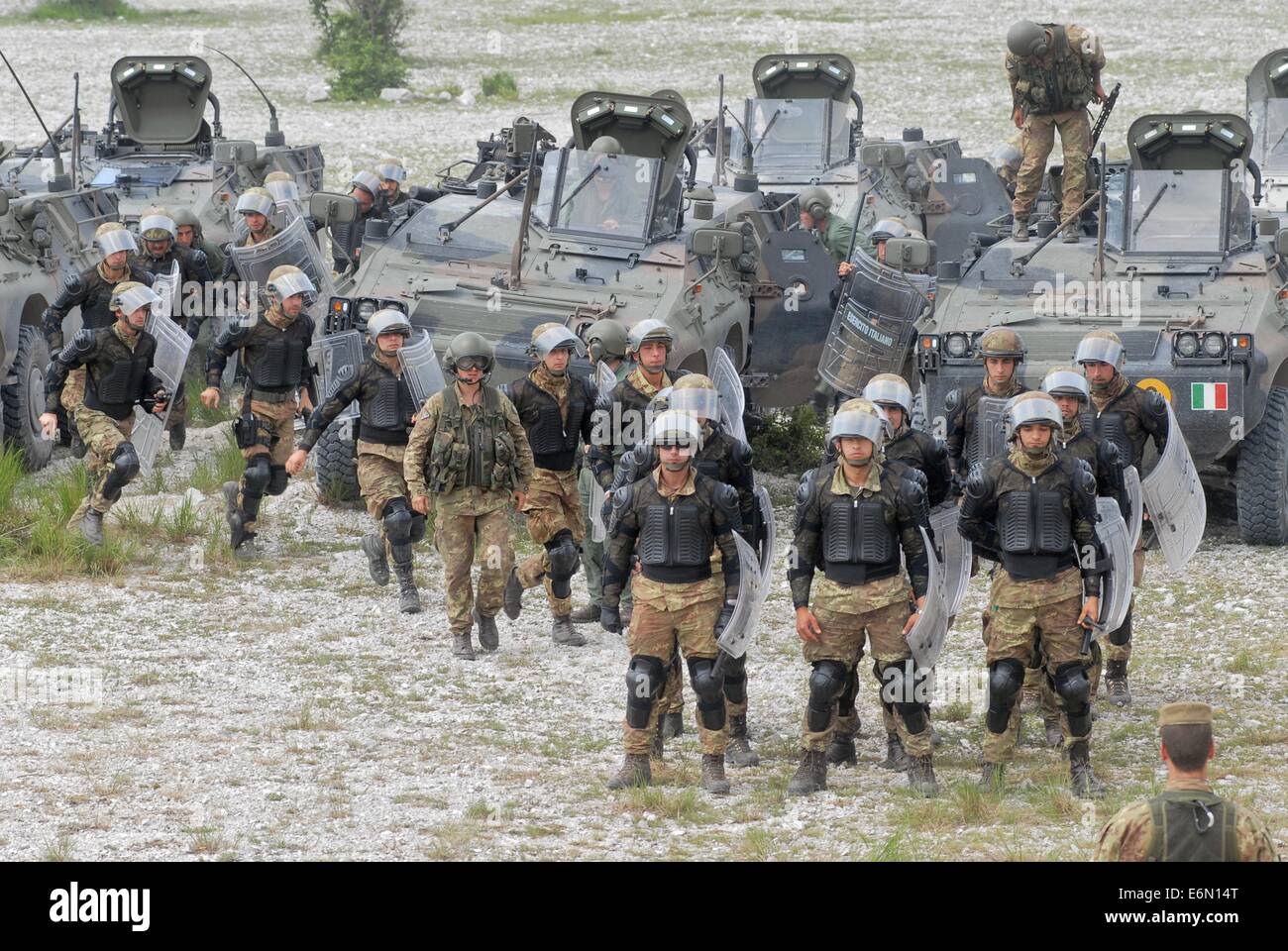 Fml, la Force terrestre multinationale européenne ; brigade de montagne de l'armée italienne Julia en vue des opérations de maintien de l'ordre public Banque D'Images