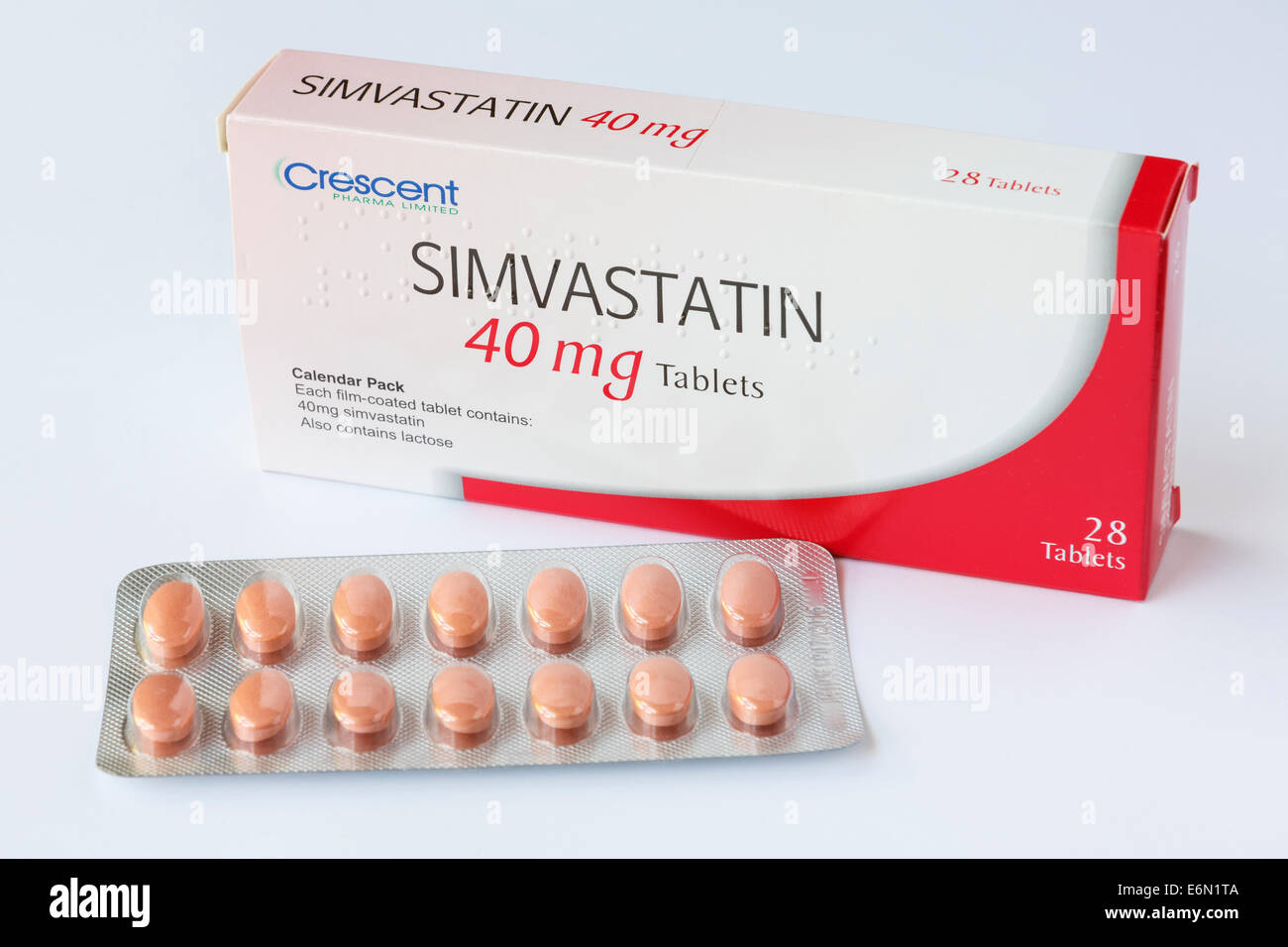 Crescent Pharma Limited Simvastatin 40 mg comprimés dans un blister aluminium avec boîtier pour le traitement prescrit et de réduire le cholestérol. England UK Banque D'Images