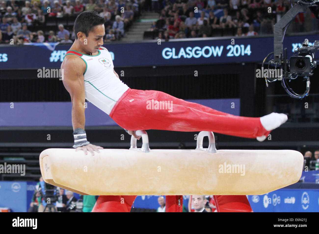 Quazi Syque CAESAR du Bangladesh sur le cheval d'Arçon dans la gymnastique artistique au Jeux du Commonwealth de 2014 à Glasgow. Banque D'Images