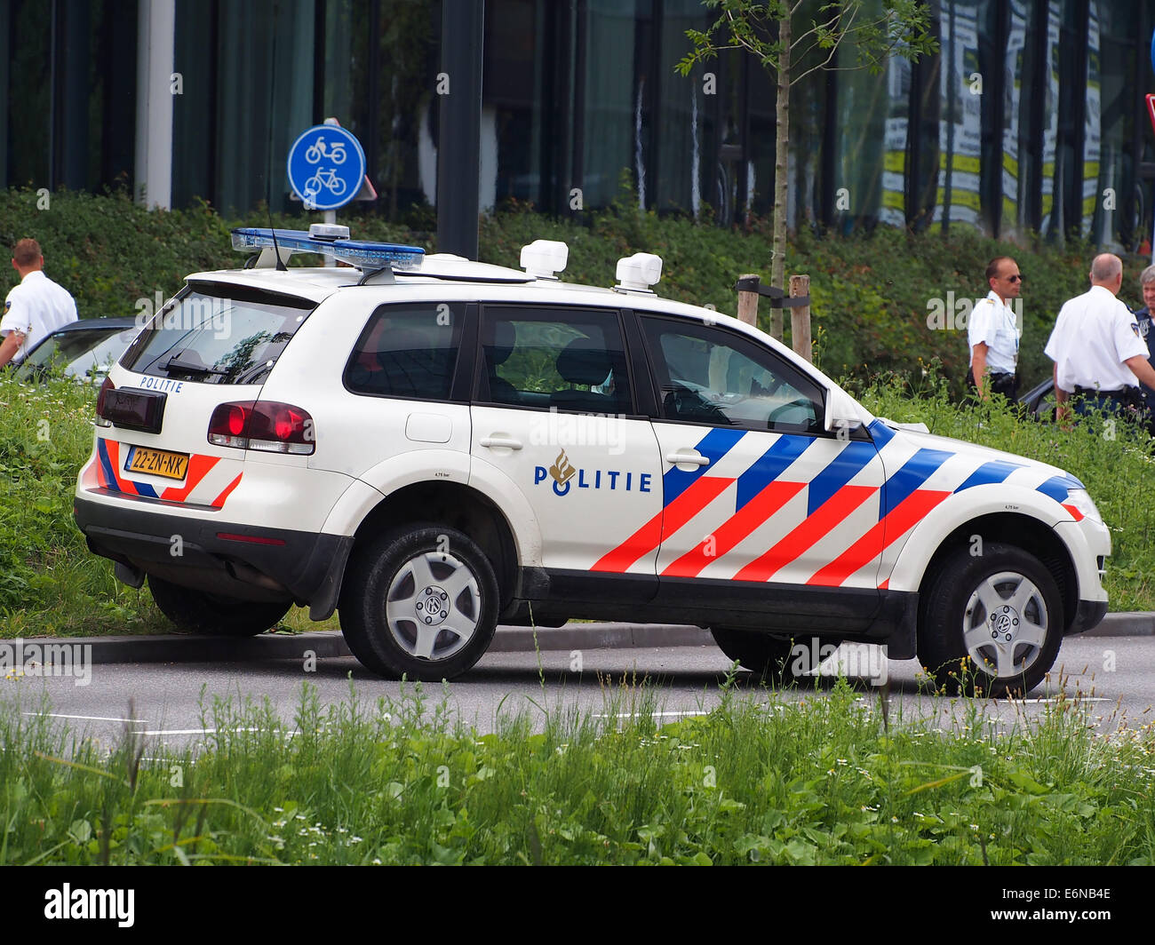 Politie VW a rencontré kenteken 22-Zn-NK à Hoofddorp, foto 1 Banque D'Images