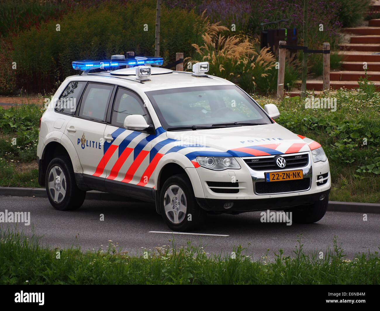 Politie VW a rencontré kenteken 22-Zn-NK à Hoofddorp, foto 4 Banque D'Images