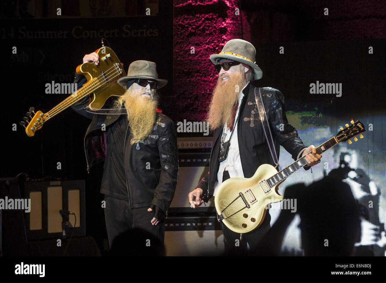 Aug 14, 2014. 14e Août, 2014. Saratoga, Californie, USA - Dusty Hill et Billy Gibbons de ZZ Top exécute live au complet, la Mountain Winery. © Jérôme Brunet/ZUMA/Alamy Fil Live News Banque D'Images